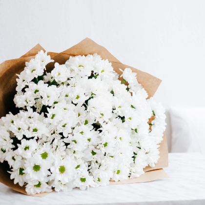 白い花束のギフト写真